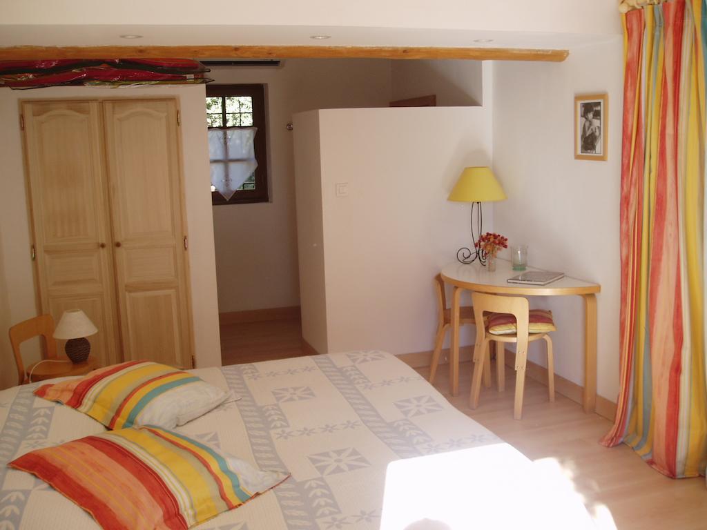 Saba Otel Cabrières-dʼAvignon Oda fotoğraf
