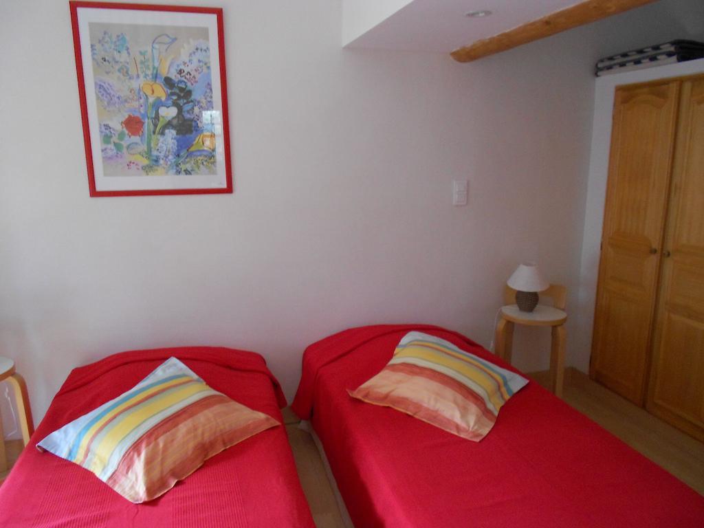 Saba Otel Cabrières-dʼAvignon Oda fotoğraf